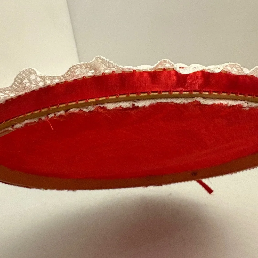 1980s Holiday Red White Lace Round‎ Doily Wooden 11